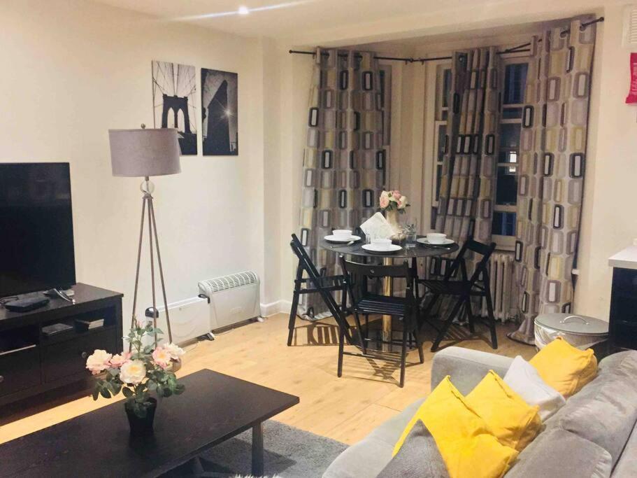 Stunning 3 Bedroom In * Londra