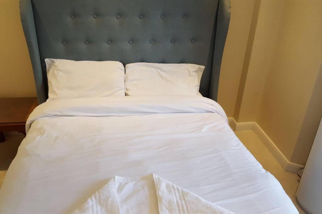 Stunning 3 Bedroom In Apartament Londra