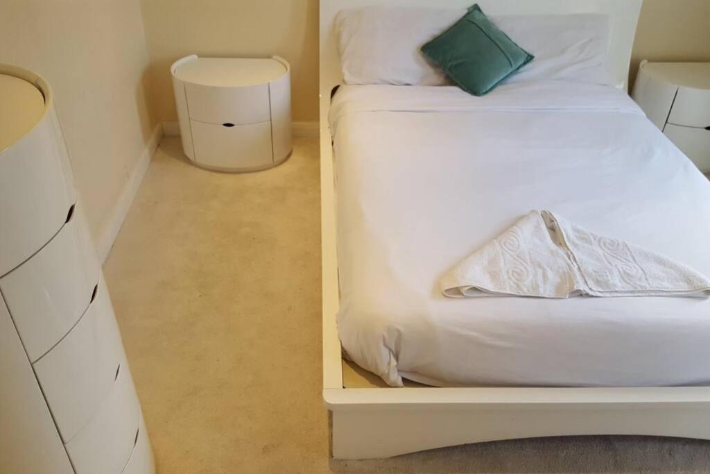 Stunning 3 Bedroom In Apartament Londra